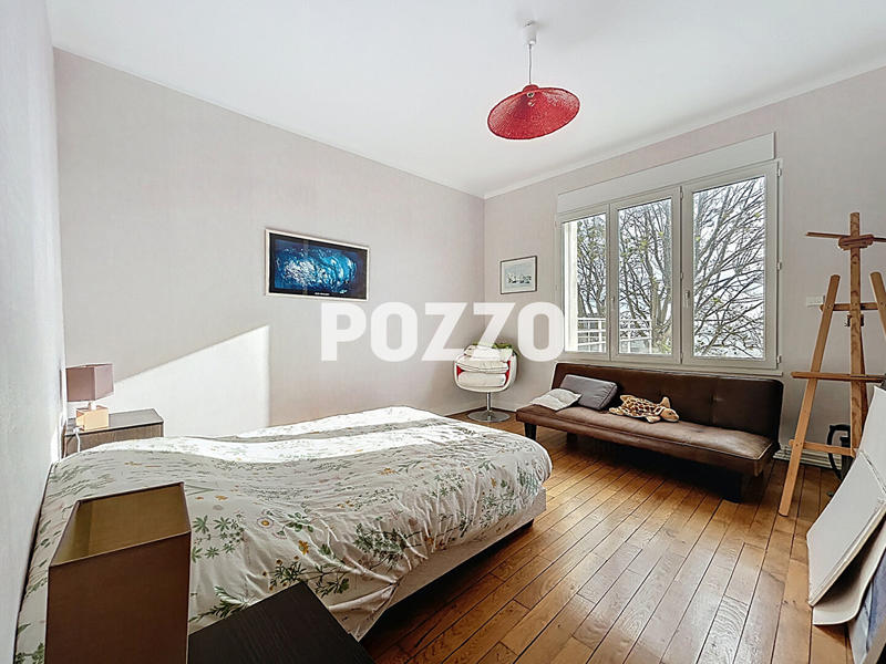 Maison - 240 m² - 9 pièces