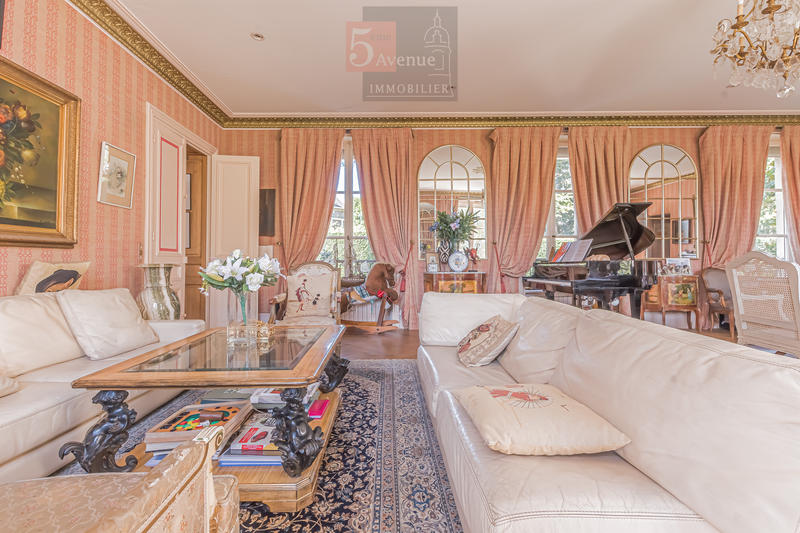 Maison - 430 m² - 11 pièces