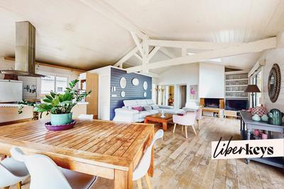 Villa - 220 m² - 8 pièces