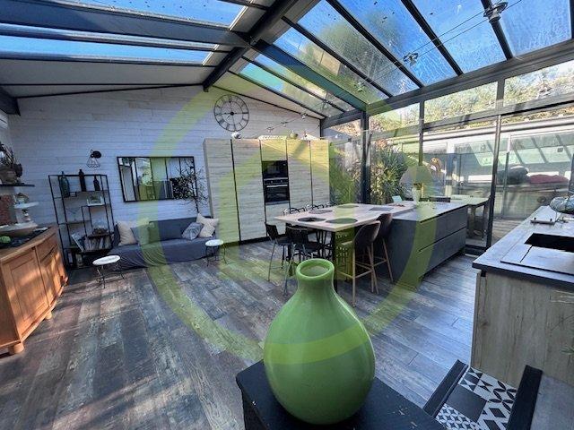 Maison - 224 m² - 7 pièces