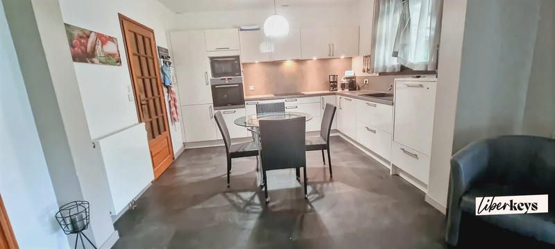 Propriété - 230 m² - 10 pièces