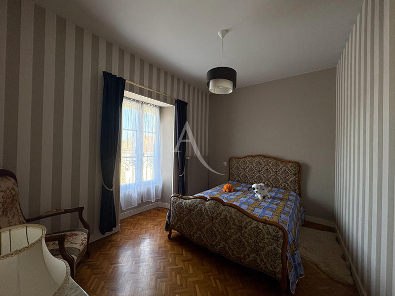 Maison - 203 m² - 8 pièces