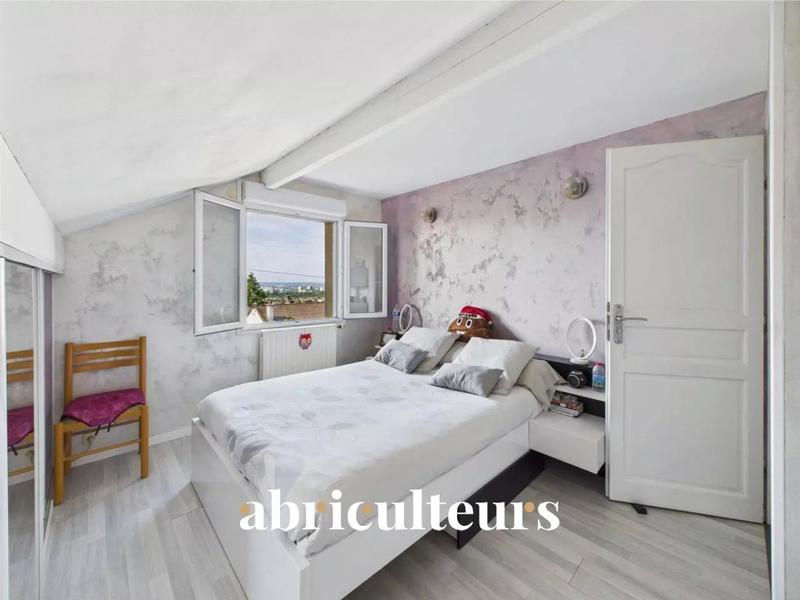 Maison - 95 m² - 5 pièces