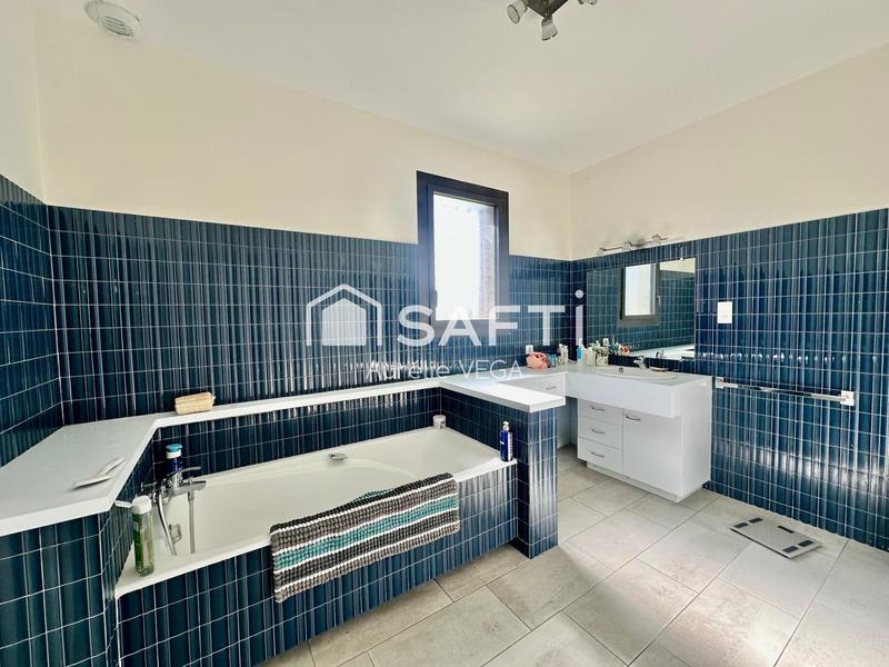 Maison - 204 m² - 7 pièces