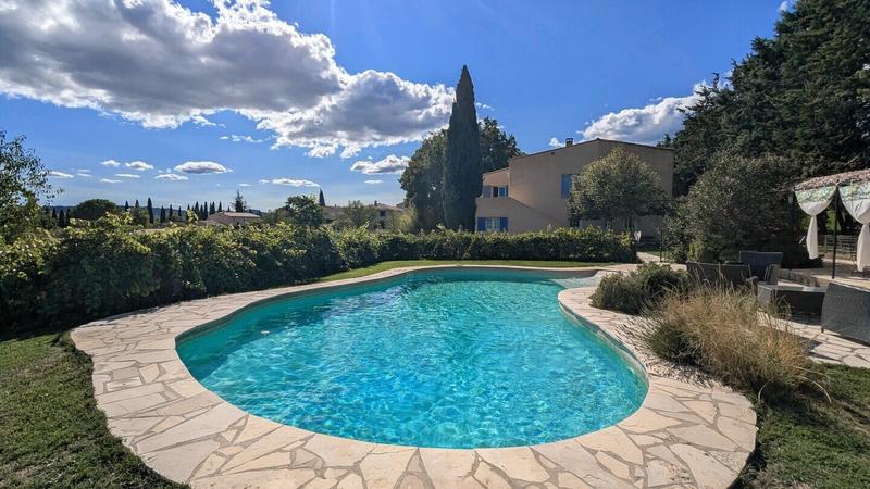 Maison - 249 m² - 7 pièces