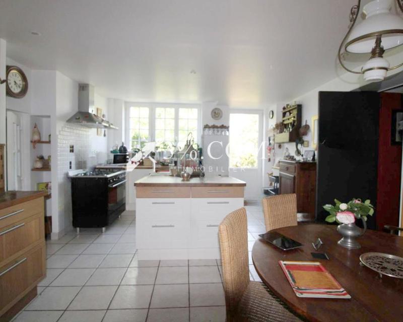 Maison - 290 m² - 9 pièces