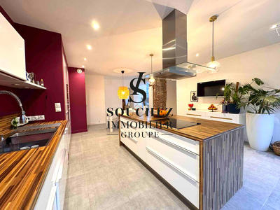 Maison - 250 m² - 8 pièces