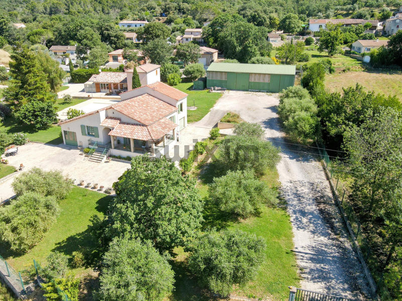 Villa - 500 m² - 12 pièces