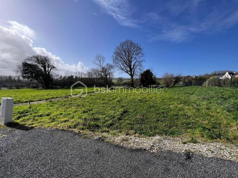 Terrain constructible - 922 m²