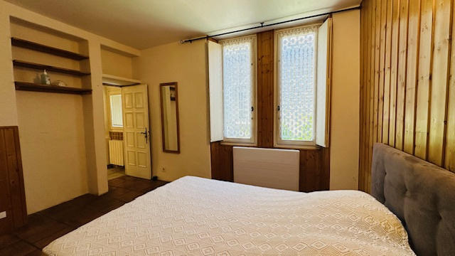 Maison - 180 m² - 9 pièces