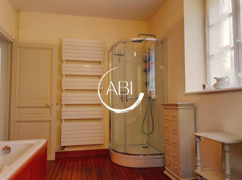 Villa - 183 m² - 8 pièces