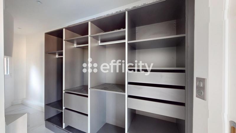 Maison - 260 m² - 7 pièces