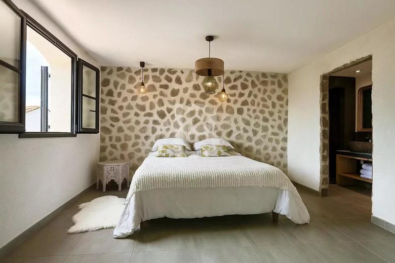 Propriété - 190 m² - 8 pièces