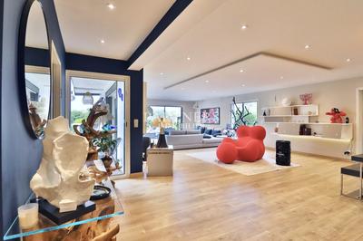 Maison - 300 m² - 10 pièces