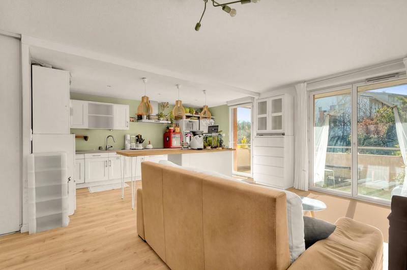 Appartement - 90 m² - 4 pièces