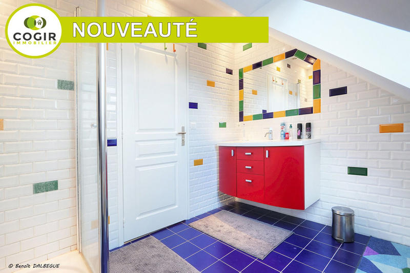 Maison - 250 m² - 8 pièces