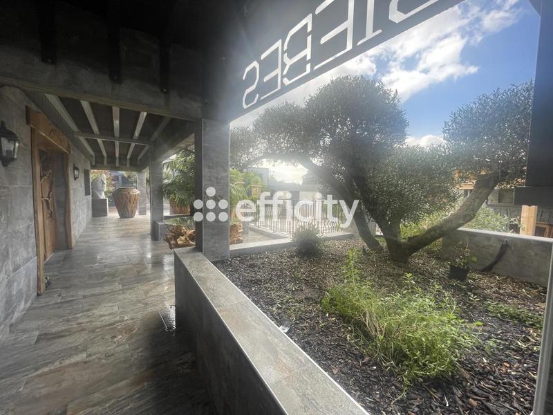 Maison - 550 m² - 5 pièces