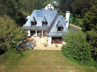 Maison - 208 m² - 8 pièces