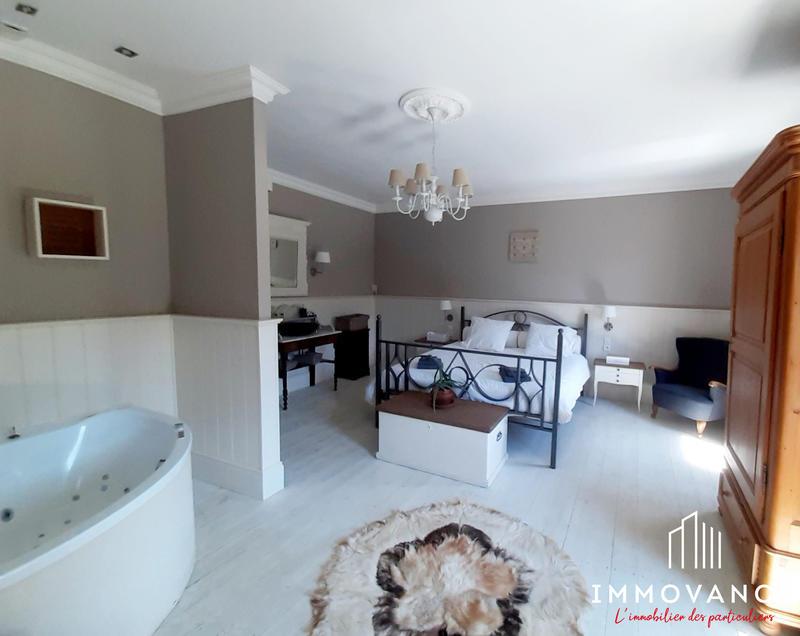 Maison - 328 m² - 12 pièces