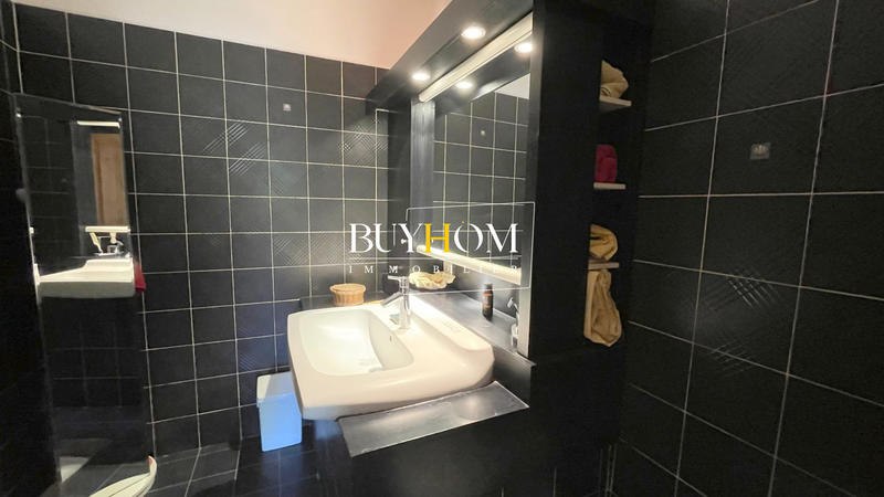 Maison - 304 m² - 8 pièces