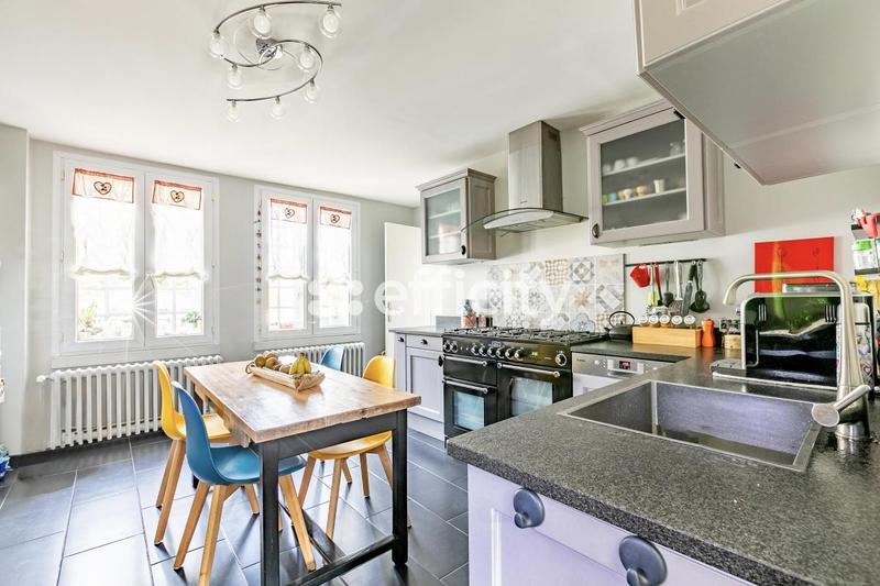 Maison - 147 m² - 6 pièces