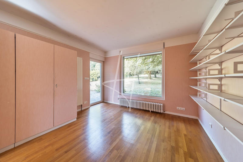 Maison - 221 m² - 7 pièces