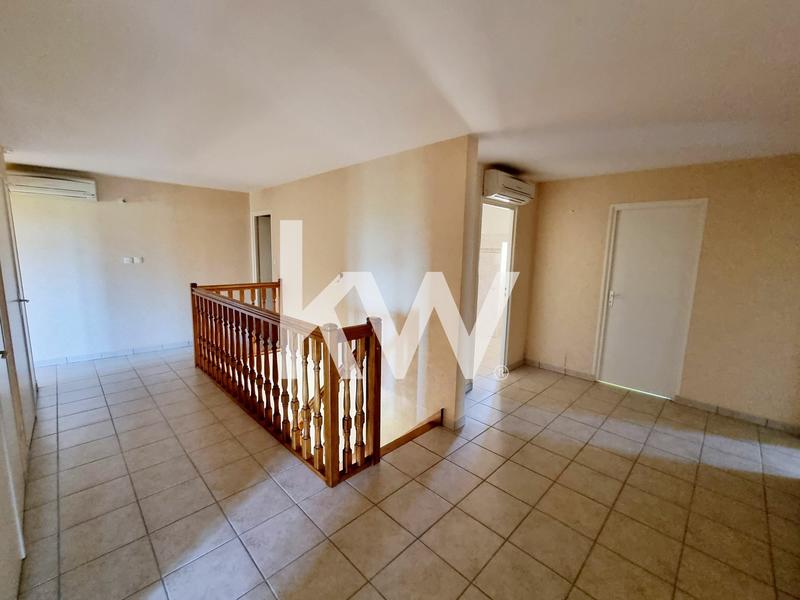 Maison - 236 m² - 7 pièces