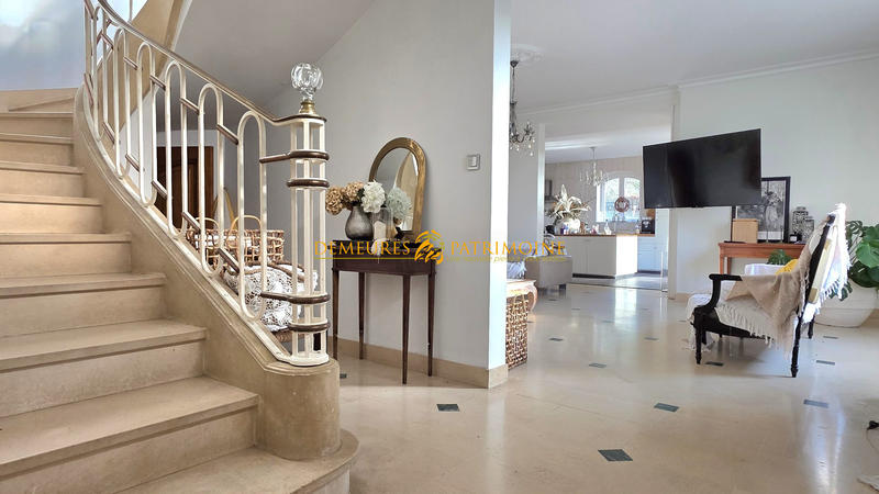 Maison - 246 m² - 6 pièces