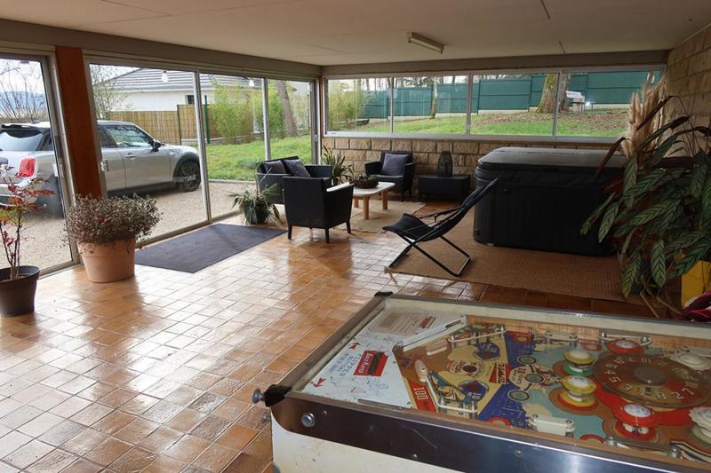 Propriété - 300 m² - 9 pièces