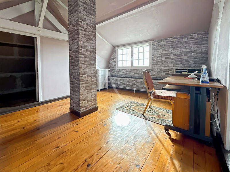 Maison - 204 m² - 7 pièces