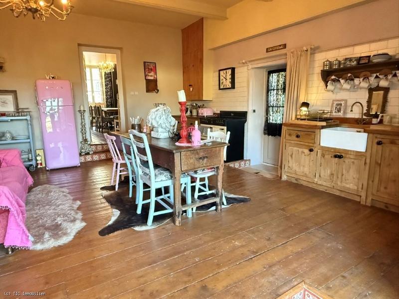 Maison de village - 495 m² - 10 pièces