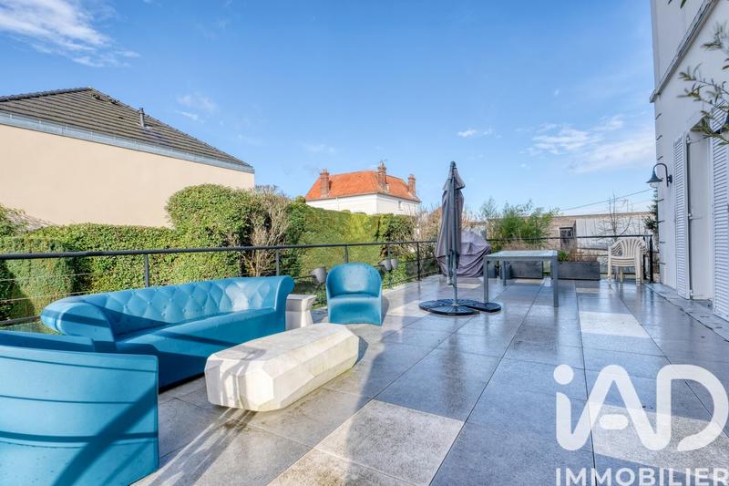 Maison - 250 m² - 7 pièces