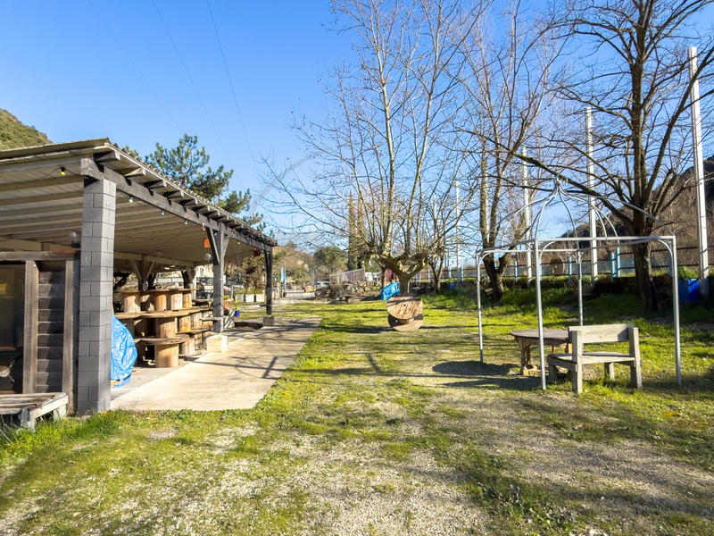 Local commercial - 294 m²