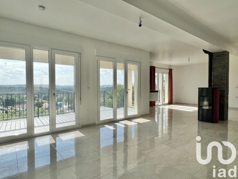 Maison - 200 m² - 8 pièces