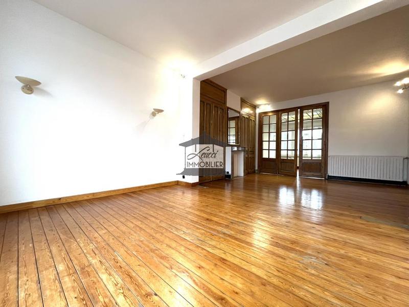 Maison - 210 m² - 10 pièces