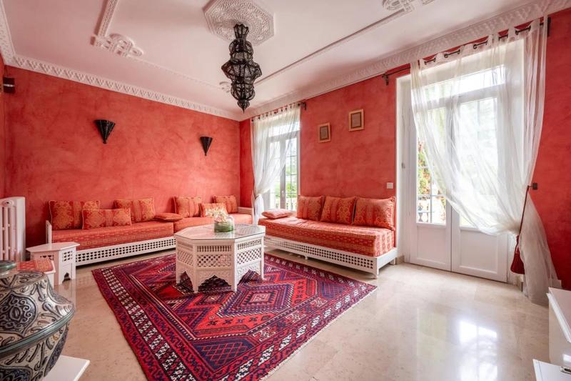 Maison - 250 m² - 7 pièces