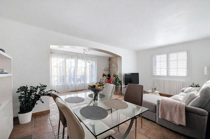 Maison - 318 m² - 11 pièces