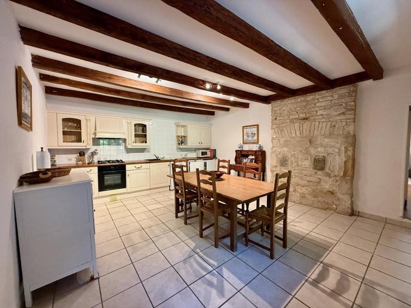 Maison - 324 m² - 14 pièces