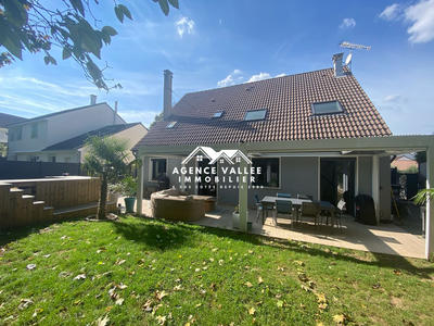 Maison - 163 m² - 8 pièces