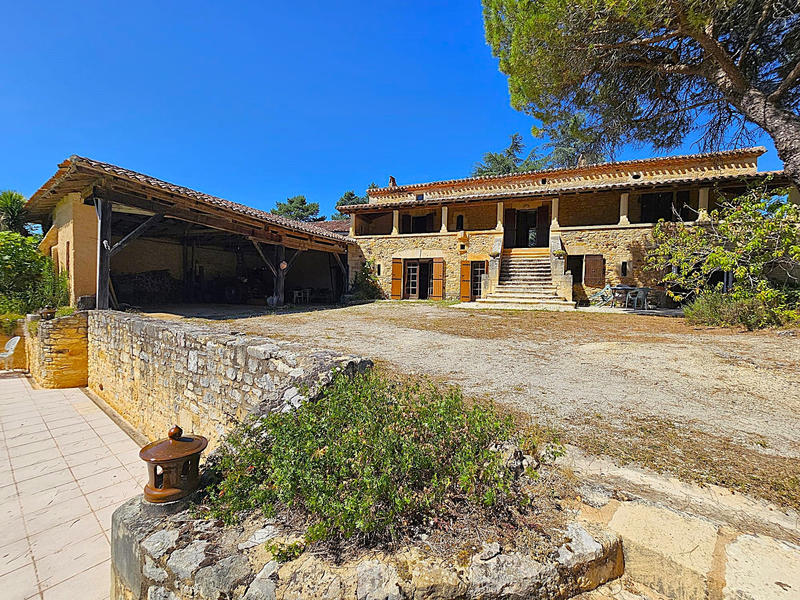 Maison - 220 m² - 7 pièces