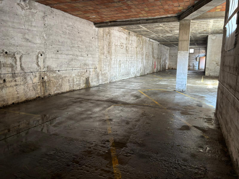 Parking / Garage - 255 m²