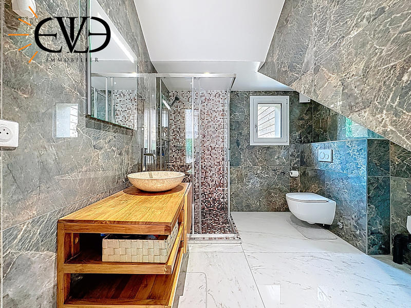 Villa - 230 m² - 7 pièces