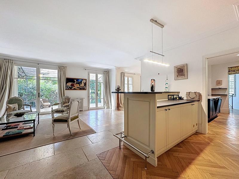 Villa - 230 m² - 6 pièces