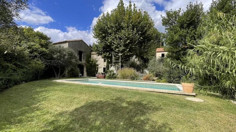 Mas - 242 m² - 8 pièces