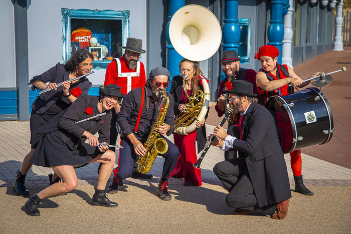 Fanfare le cri du chapeau