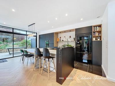 Maison - 250 m² - 10 pièces