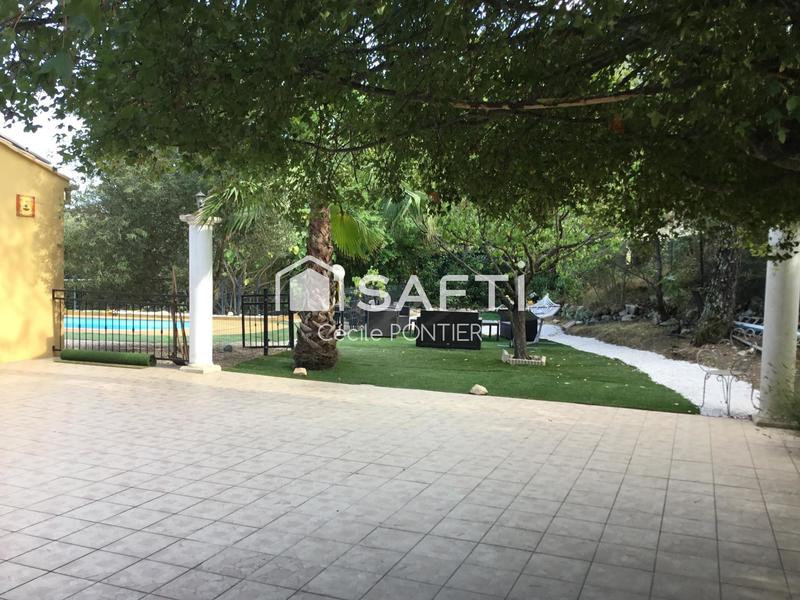 Maison - 180 m² - 7 pièces