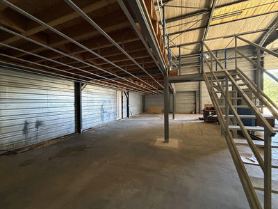 Local artisanal - 930 m² - 2 pièces