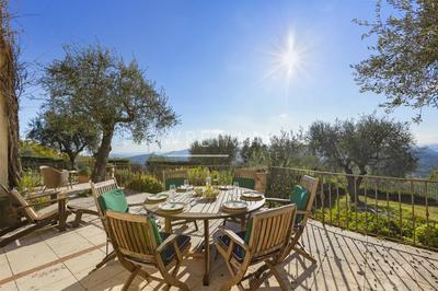 Maison - 240 m² - 6 pièces