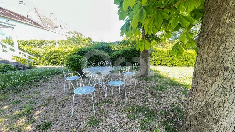 Maison de maîtres - 230 m² - 9 pièces